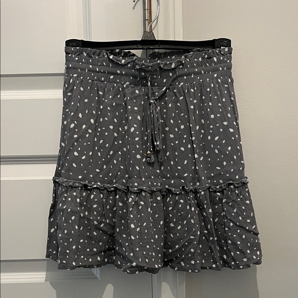 Grey mini skirt with elastic waistband